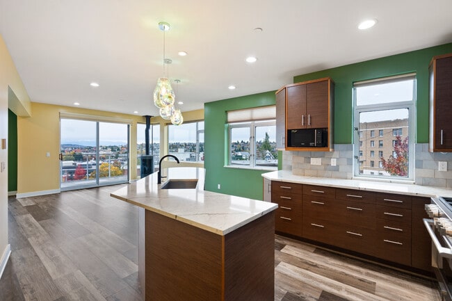 2731 Boylston Ave E, Unit 300 in Seattle, WA - Foto de edificio - Building Photo