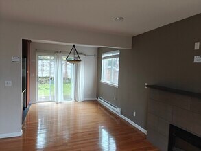 3017 W Government Way in Seattle, WA - Building Photo - Building Photo