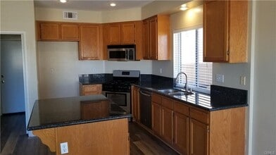 1383 Sonnet Hill Ln in Corona, CA - Building Photo - Building Photo