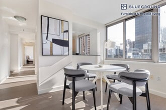 561 10th Ave in New York, NY - Building Photo - Building Photo