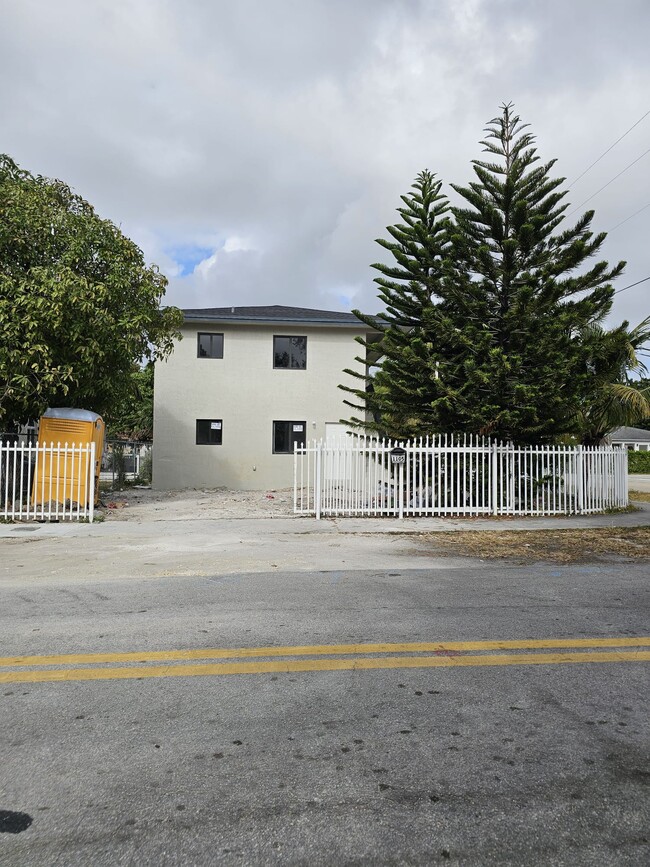 1101 NW 105th St in Miami, FL - Building Photo - Building Photo