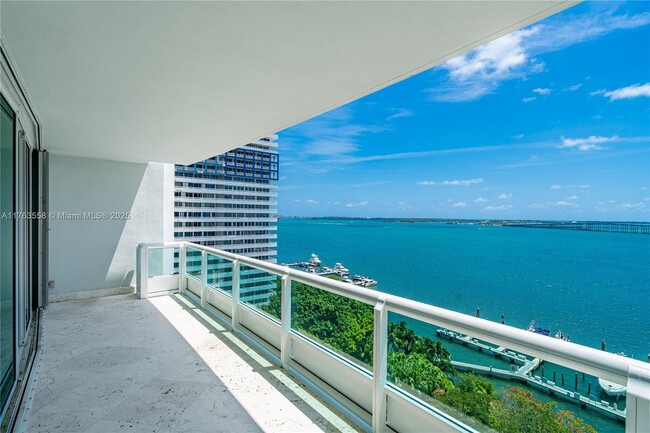 1643 Brickell Ave in Miami, FL - Building Photo - Building Photo