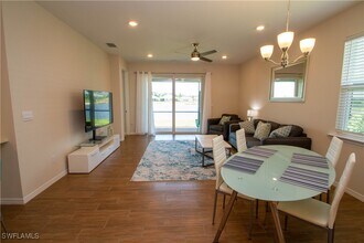 1241 Enbrook Lp in Naples, FL - Building Photo - Building Photo