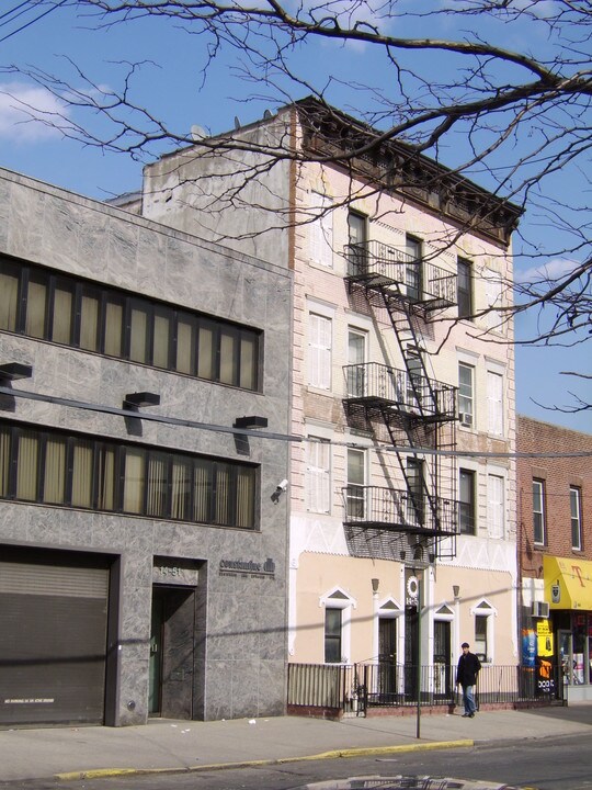14-55 Broadway in Long Island City, NY - Foto de edificio