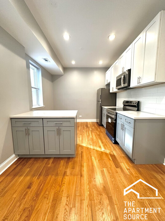 4452 N Sheridan Rd in Chicago, IL - Building Photo