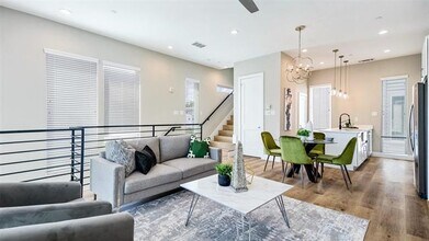 2026 N Prairie Ave in Dallas, TX - Building Photo - Building Photo