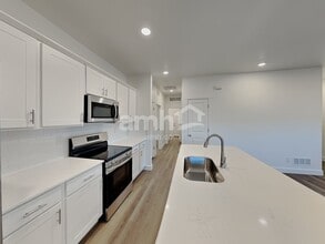 13937 E 101st Ave in Commerce City, CO - Building Photo - Building Photo