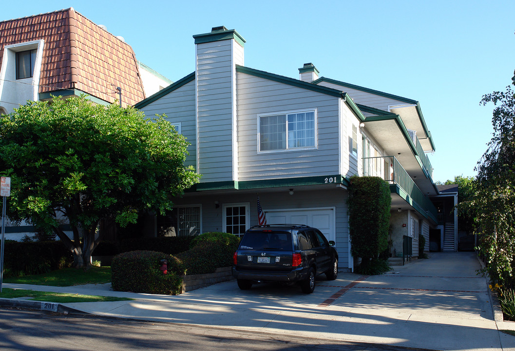 201 W Palm Ave in El Segundo, CA - Building Photo