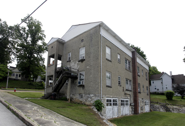 425 Walden Ave in Harriman, TN - Foto de edificio - Building Photo