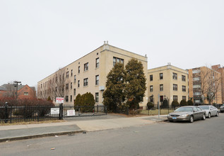 Sumner Apartments in Hartford, CT - Building Photo - Building Photo