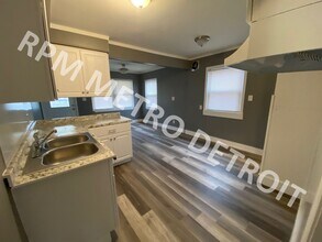 15481 Fenton Ave in Redford, MI - Building Photo - Building Photo