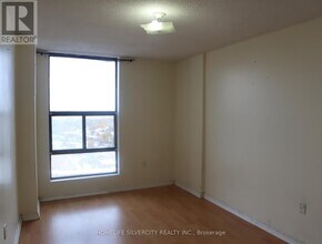 4 Kings Cross Rd in Brampton, ON - Building Photo - Building Photo