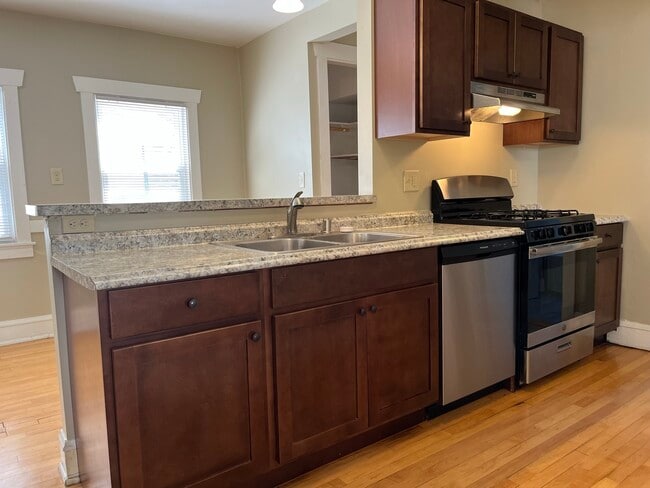 3033 S Clement Ave, Unit UPPER