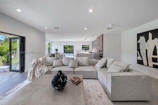 12790 SW 91 Ave in Miami, FL - Building Photo