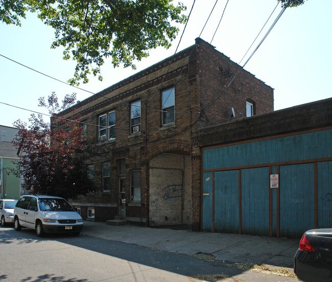 111-115 Garrison St in Newark, NJ - Foto de edificio - Building Photo