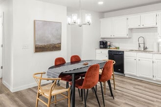 1 Iris Way in Bentonville, AR - Building Photo - Building Photo