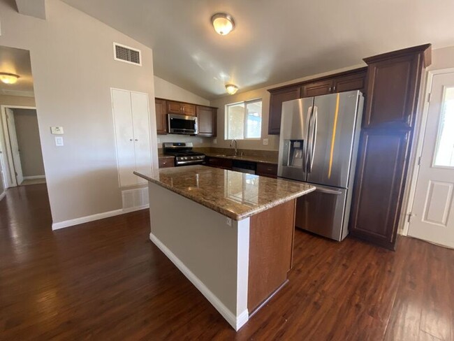 3002 Skipper St in San Diego, CA - Foto de edificio - Building Photo
