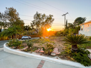 3055 Henrietta Ave in La Crescenta, CA - Foto de edificio - Building Photo