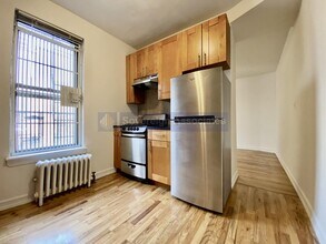 401 E 68th St in New York, NY - Building Photo - Building Photo