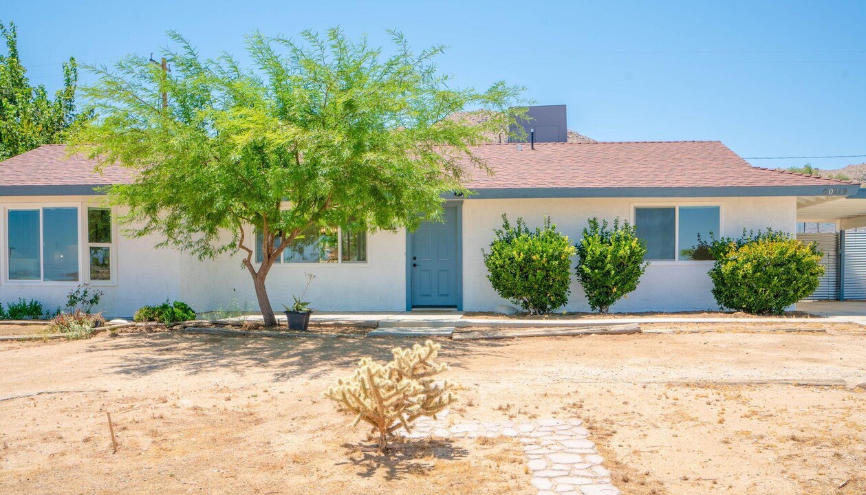 60219 Latham Trail in Joshua Tree, CA - Foto de edificio