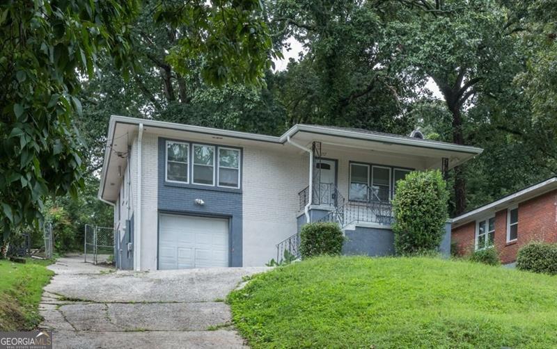 257 Barfield Ave SW in Atlanta, GA - Building Photo