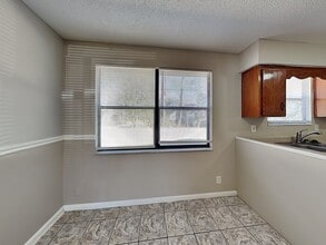 8919 5th Ave in Jacksonville, FL - Foto de edificio - Building Photo