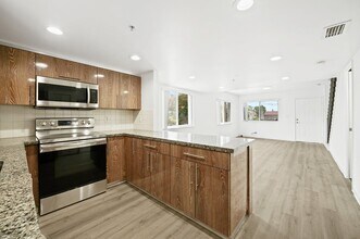 651 NW 82nd Ave in Miami, FL - Building Photo - Building Photo