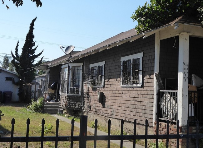 1917 Lewis Ave in Long Beach, CA - Building Photo - Building Photo