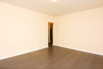 2347 N Drake Ave, Unit 3533-3 in Chicago, IL - Foto de edificio - Building Photo
