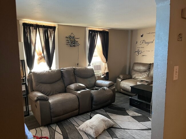 13 Albro Ave in Taunton, MA - Foto de edificio - Building Photo