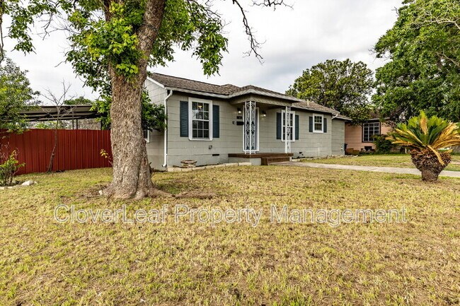 402 W Wildwood Dr in San Antonio, TX - Building Photo - Building Photo