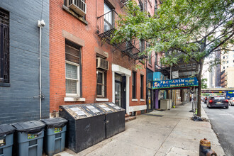 338 E 61st St in New York, NY - Building Photo - Building Photo