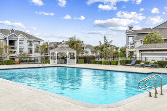 Harris Branch Apartments in Austin, TX - Foto de edificio - Building Photo