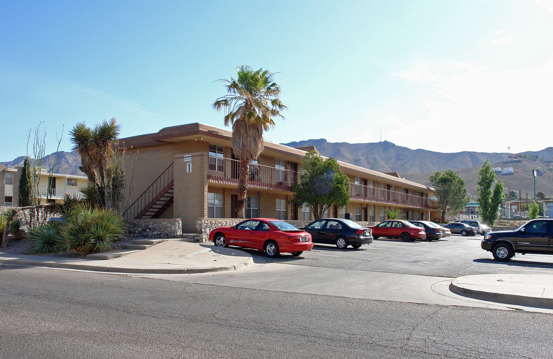 Desert Pearl Apartments in El Paso, TX - Building Photo