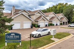 Calibre Ridge in Roseville, MN - Building Photo