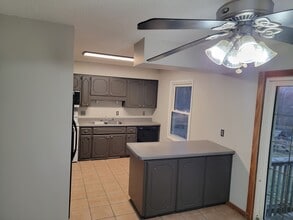 2004 E Hughes Ave in Des Moines, IA - Building Photo - Building Photo