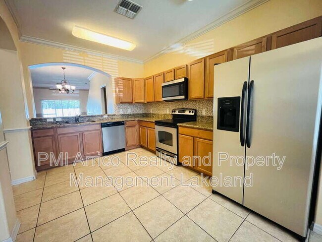 4027 Winding Vine Dr in Lakeland, FL - Building Photo - Building Photo