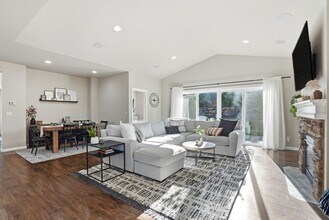 1027 W Basalt Ridge Dr in Spokane, WA - Building Photo - Building Photo