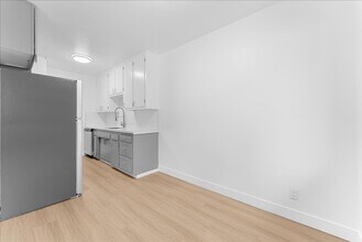 6114 Cahuenga Blvd in Los Angeles, CA - Building Photo - Building Photo