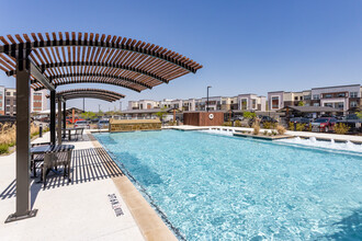 The Sutherland in Grand Prairie, TX - Foto de edificio - Building Photo