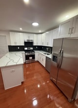 107-13-107220 220th St in Queens, NY - Foto de edificio - Building Photo