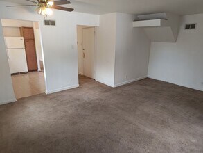 7067 Kennedy St in University City, MO - Building Photo - Building Photo