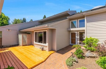 7725 SW Arbor Lake Ct in Wilsonville, OR - Building Photo - Building Photo