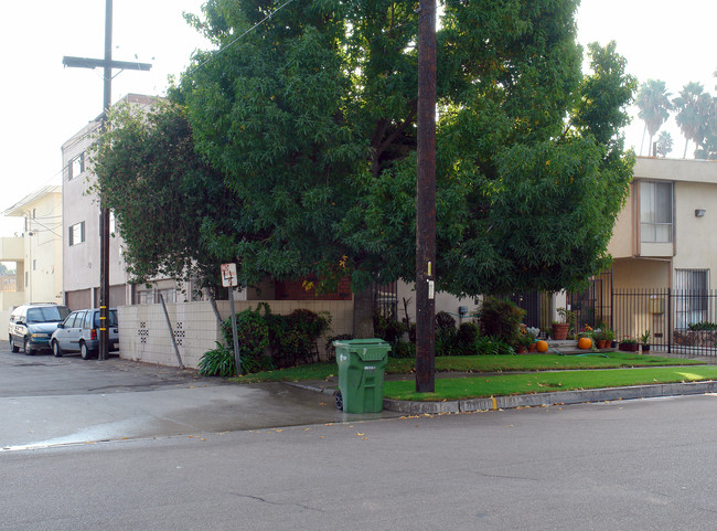 114 N Cedar Ave in Inglewood, CA - Building Photo - Building Photo