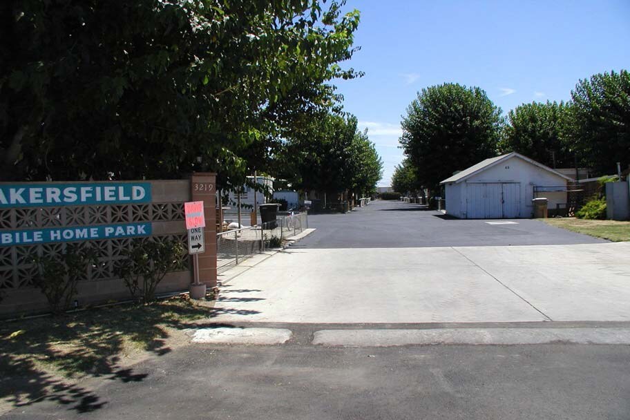 Bakersfield Mobile Home Park in Bakersfield, CA - Foto de edificio