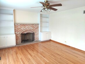 1655 Pathway Dr in Naperville, IL - Building Photo - Building Photo