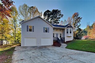 260 King William Dr in Dallas, GA - Building Photo