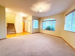 736 Glenmore Loop in Port Orchard, WA - Building Photo - Building Photo