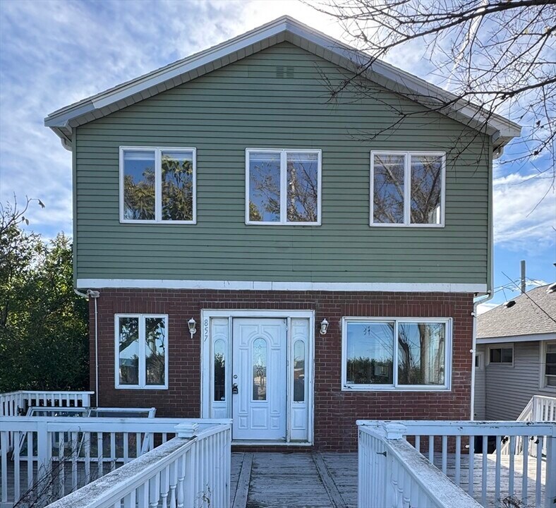 857 Quincy Shore Dr in Quincy, MA - Building Photo