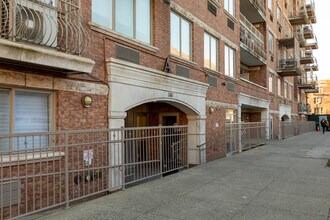 The Crown 580 Condos in Brooklyn, NY - Building Photo - Building Photo